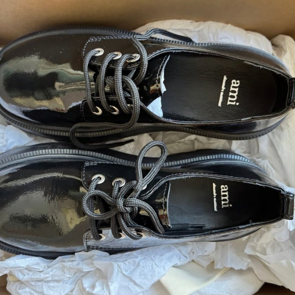 New in Box Ami Paris Lug Sole Derbies black patent leather EU 43 / US 10